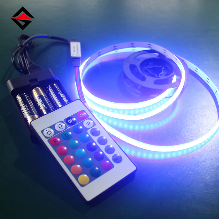 5 V RGB COB LED juostelė su USB 24 raktų nuotolinio valdymo pultu ir akumuliatoriaus dėžute